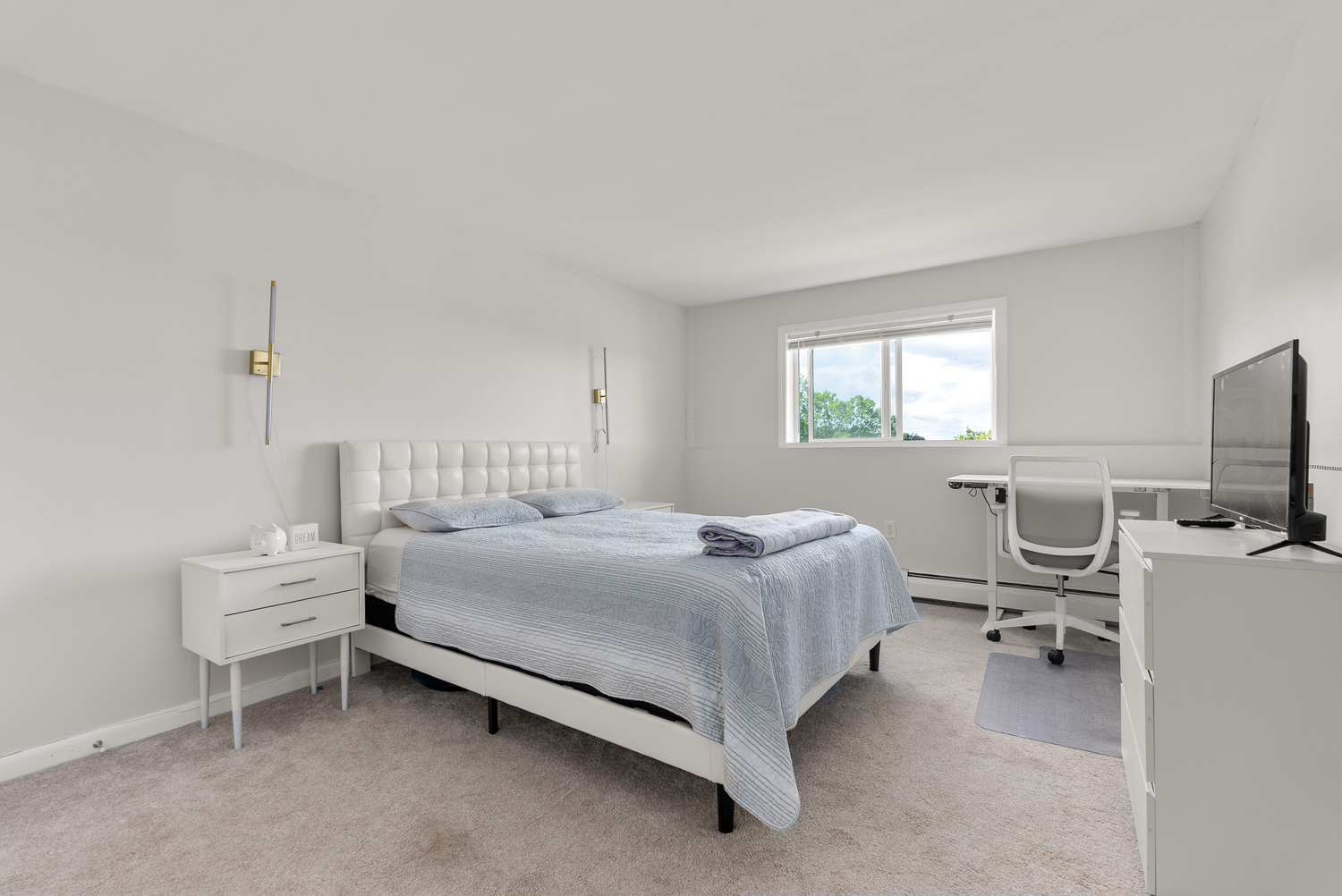 AVH Realty, Inc. - 145 Essex Ave #405 - Gloucester